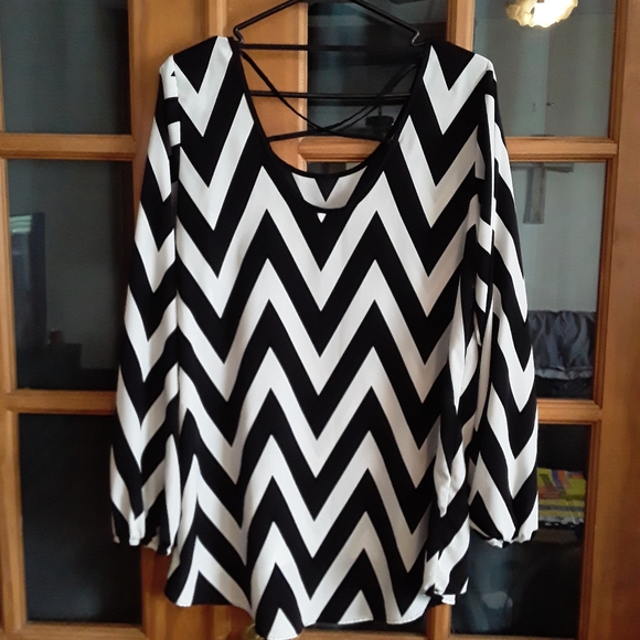 Womans Top - Picture 2 of 2